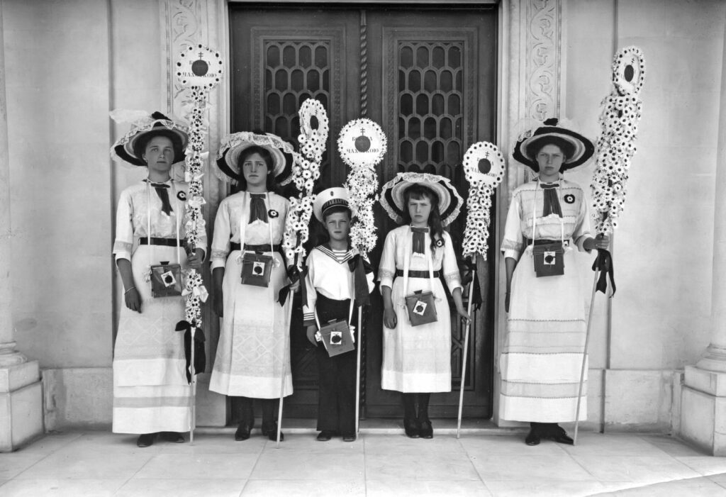 Fund white flower day festival romanov otmaa 1912